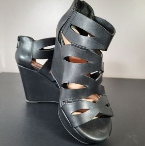 Torrid Sz 7W Women's Platform Wedge Black Strappy Sandals